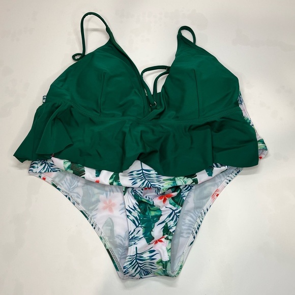 Green ruffle top bikini - Picture 4 of 5